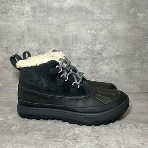 Nike Women's Black and Cream Winter Boots